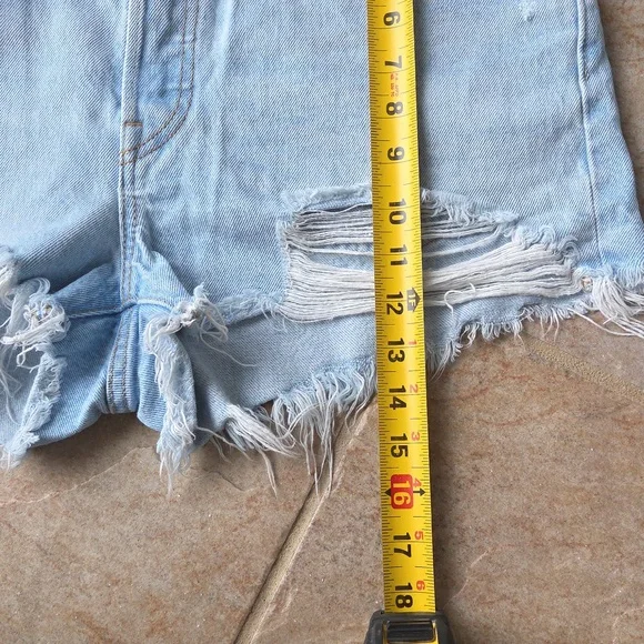 Levi's 501 Light Wash Distressed Denim Shorts W31 - Picture 13 of 13